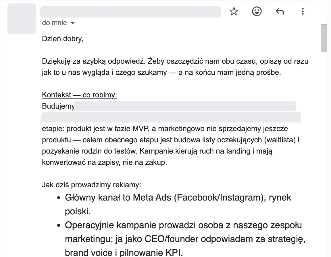 Prawdziwy mail w Gmailu, w którego kolejnych akapitach powtarzają się długie myślniki